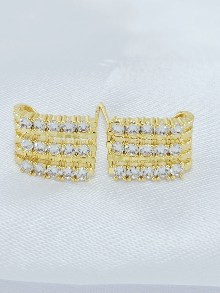 Brinco três fios cravejados