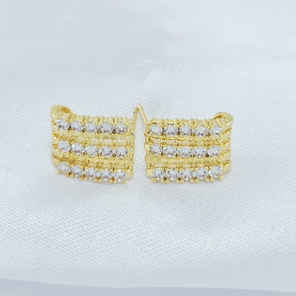 Brinco três fios cravejados