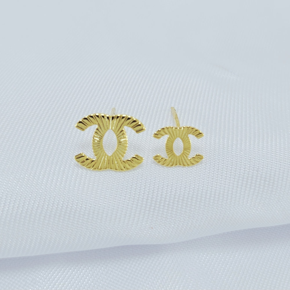 Brinco duplo estilo chanel trabalhado dourado