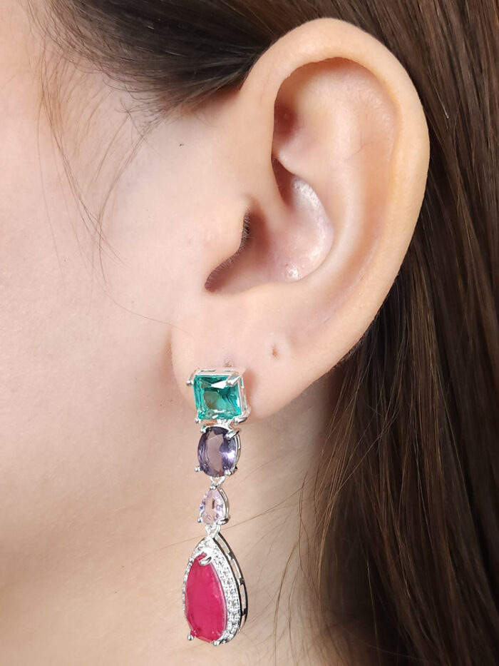 Brinco pêndulo colorido quadrado com cristal gota