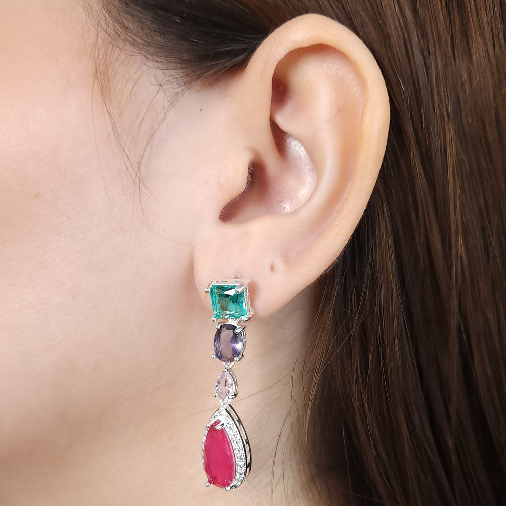 Brinco pêndulo colorido quadrado com cristal gota