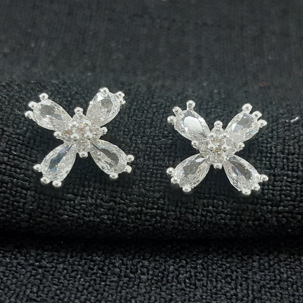 Brinco flor pétalas cristal