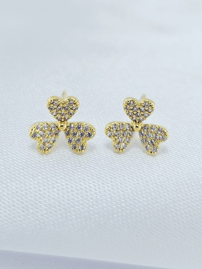 Brinco trevo cravejado