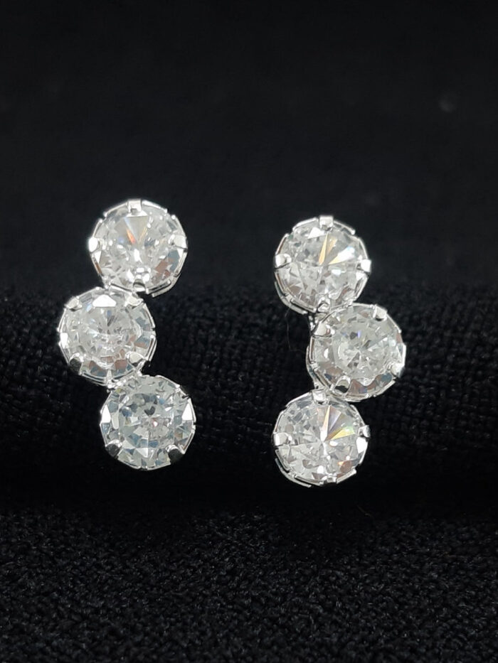 Brinco três pontos de luz cristal