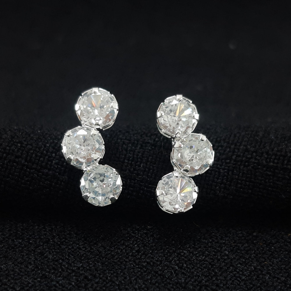 Brinco três pontos de luz cristal