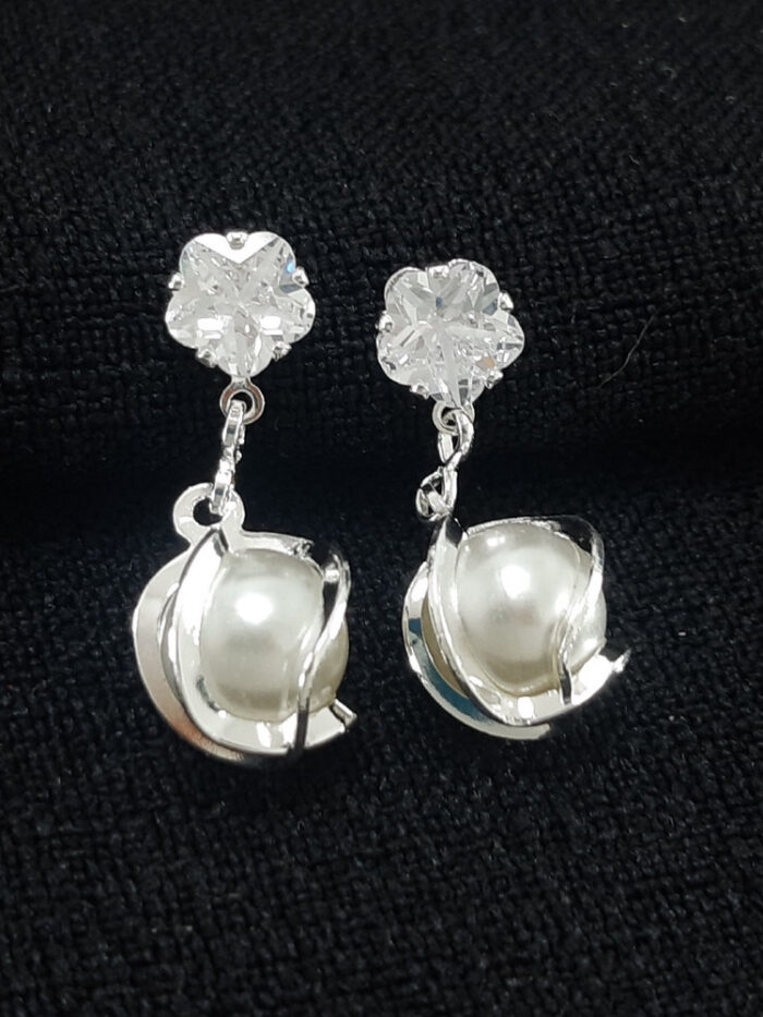 Brinco ponto de luz flor com pérola pêndulo