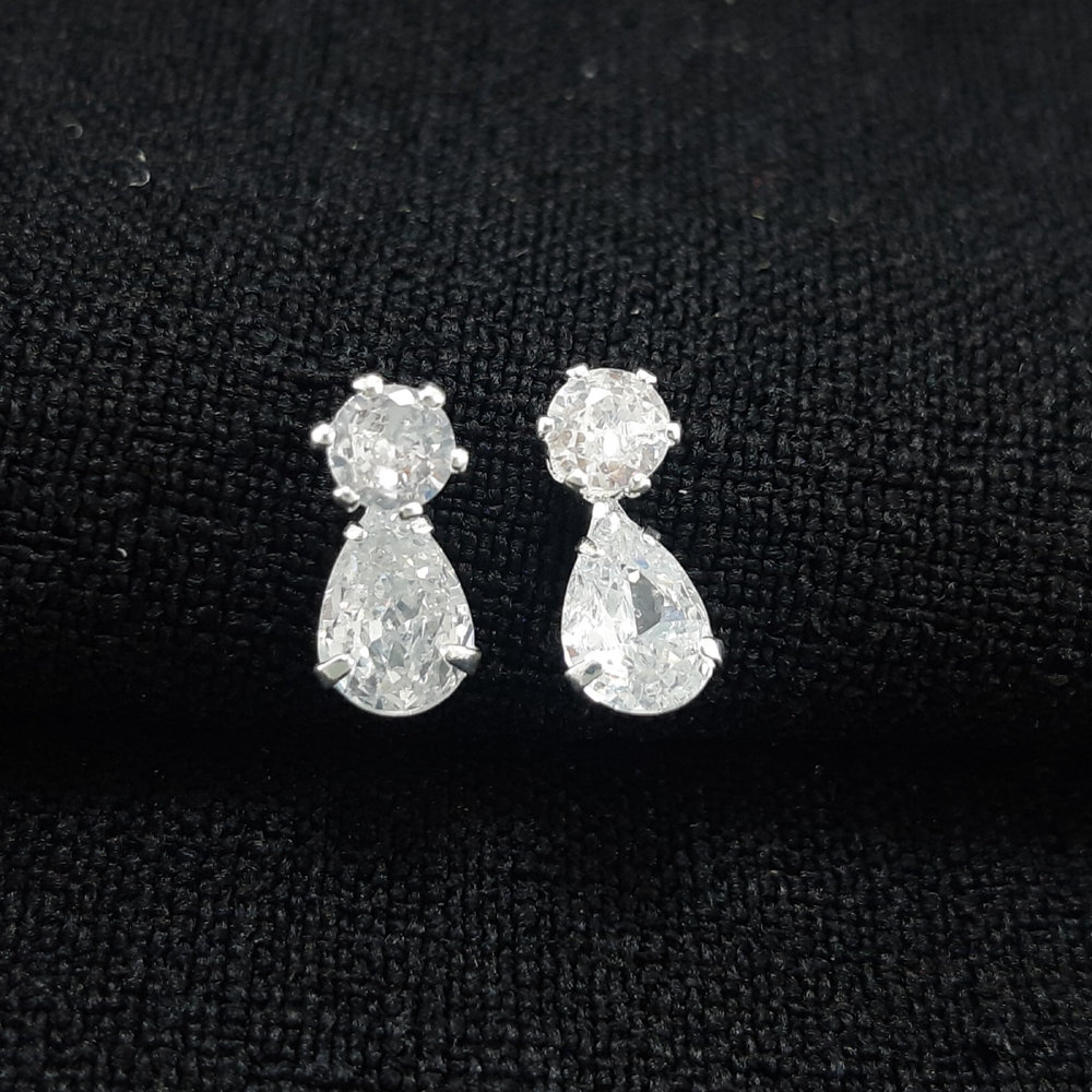 Brinco ponto de luz redondo com gota cristal