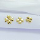 Brinco trio de trevo dourado liso