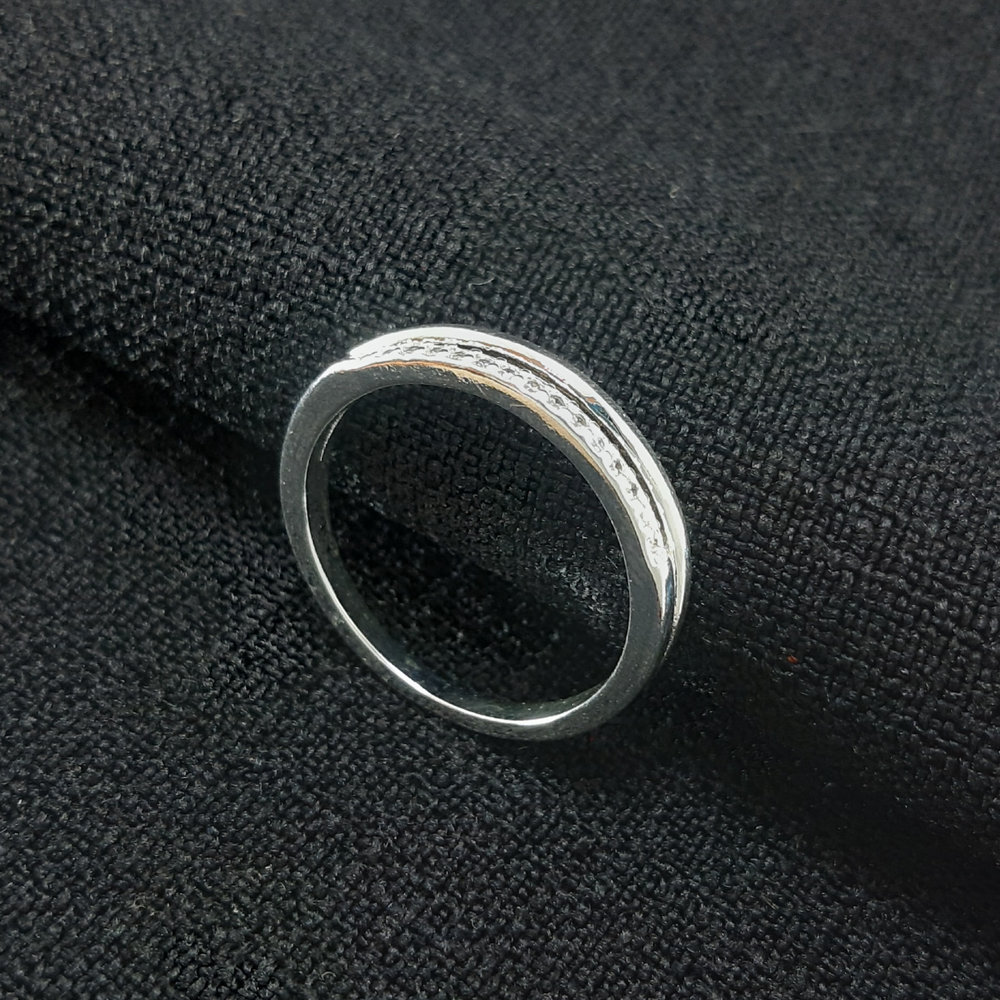 Anel dois fios detalhe cravejado