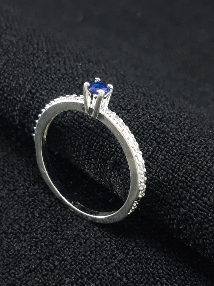 Anel ponto de luz AZUL cravejado