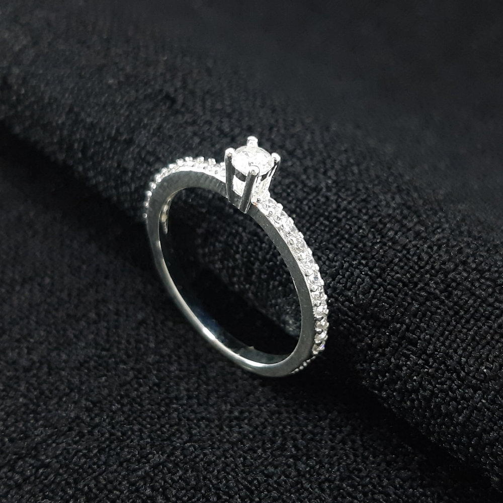 Anel ponto de luz CRISTAL cravejado