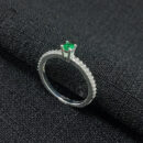 Anel ponto de luz VERDE cravejado