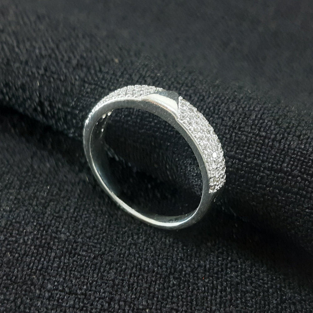 Anel detalhe cravejado prateado