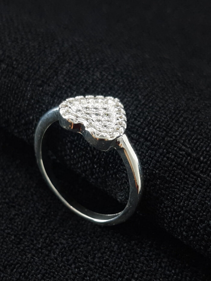 Anel coração cravejado