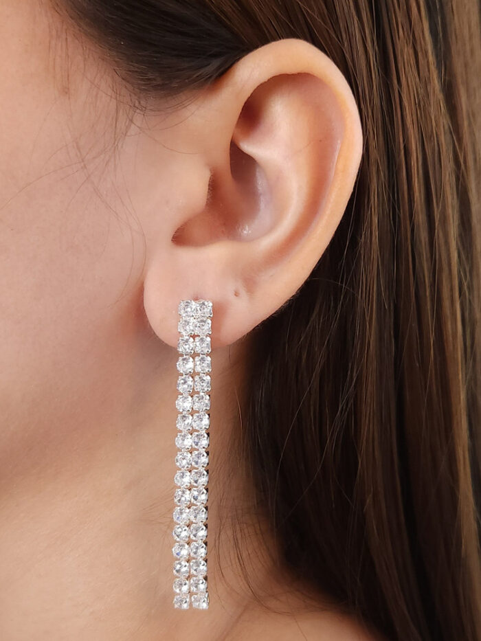 Brinco fios cravejado cristal