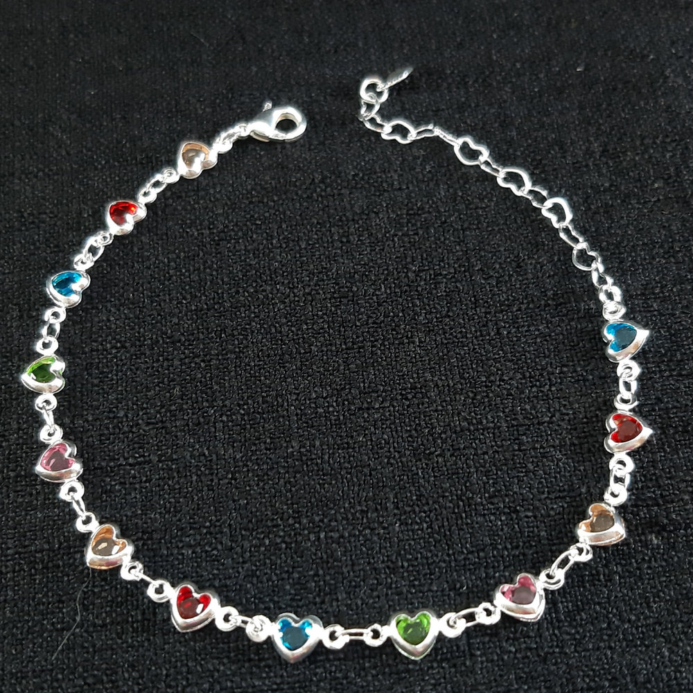 Pulseira corações coloridos com elos vazados