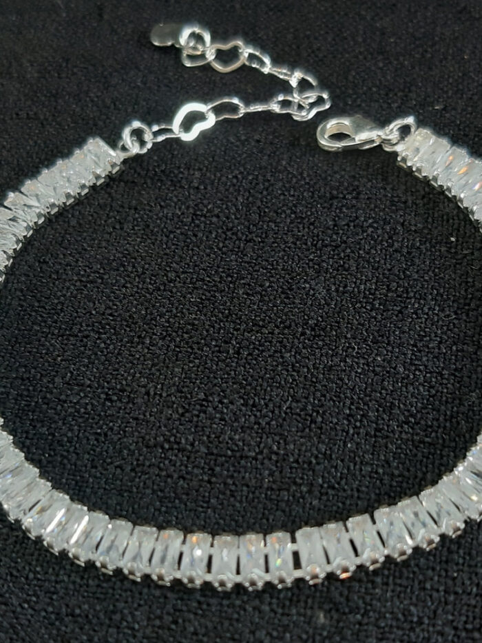 Pulseira riviera com pedras baguetes cristal