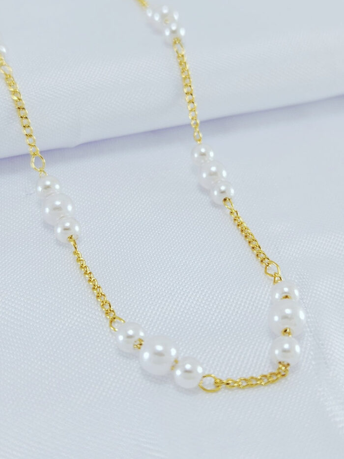 Gargantilha choker com pérolas